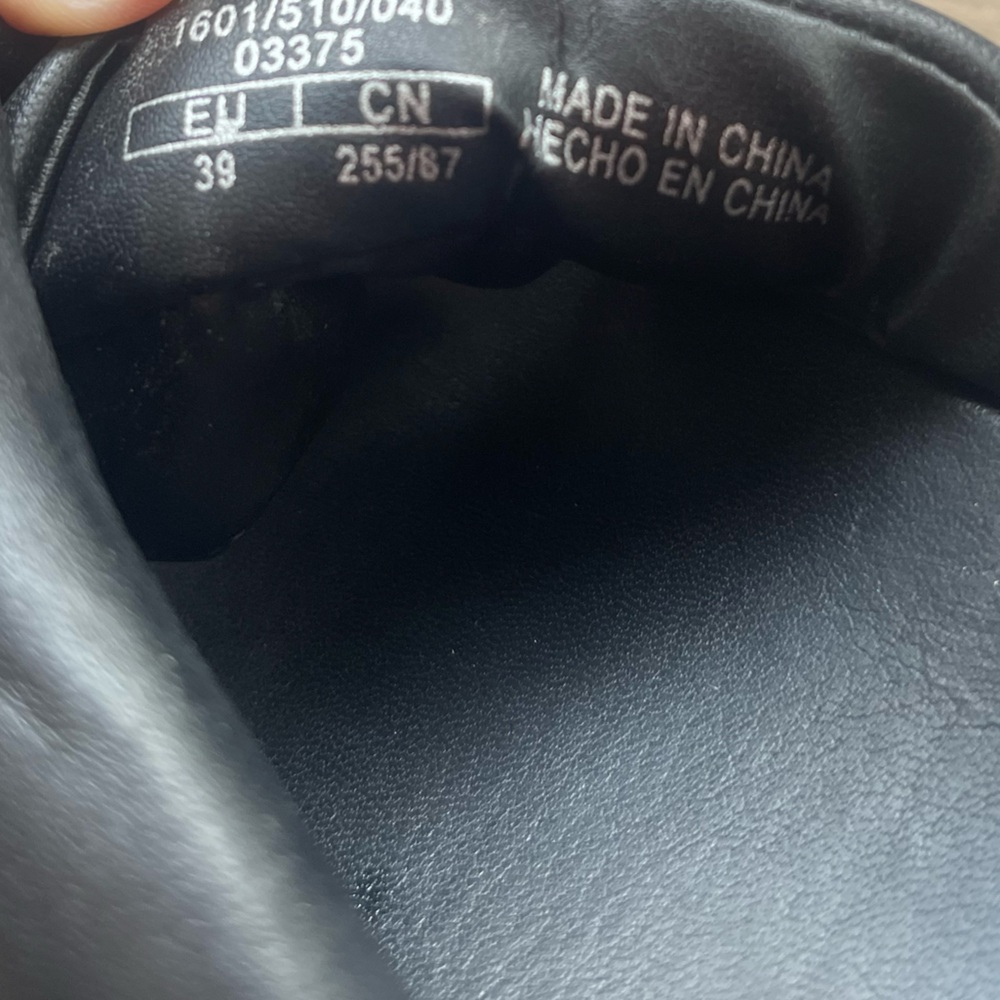 Zara slides - Picture 2 of 6